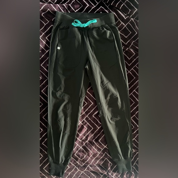 Figs  Fionlite material Joggers Size Small (Color Black) - Picture 6 of 14